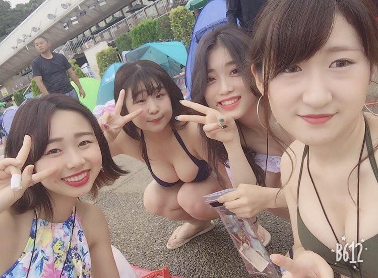 m16565093's tweet photo. 地味な子えろい
#オナペ
#巨乳
#地味 https://t.co/HPHCxgBqiO