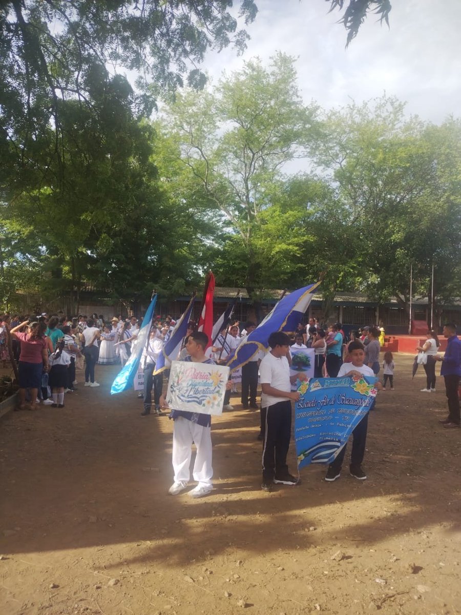 SdeFrenteD42's tweet photo. Este sábado, estudiantes del Colegio Flor de Sacuanjoche desfilaron con alegría en saludo a las Fiestas Patrias.
#Nicaragua https://t.co/Q47NQv5eLO