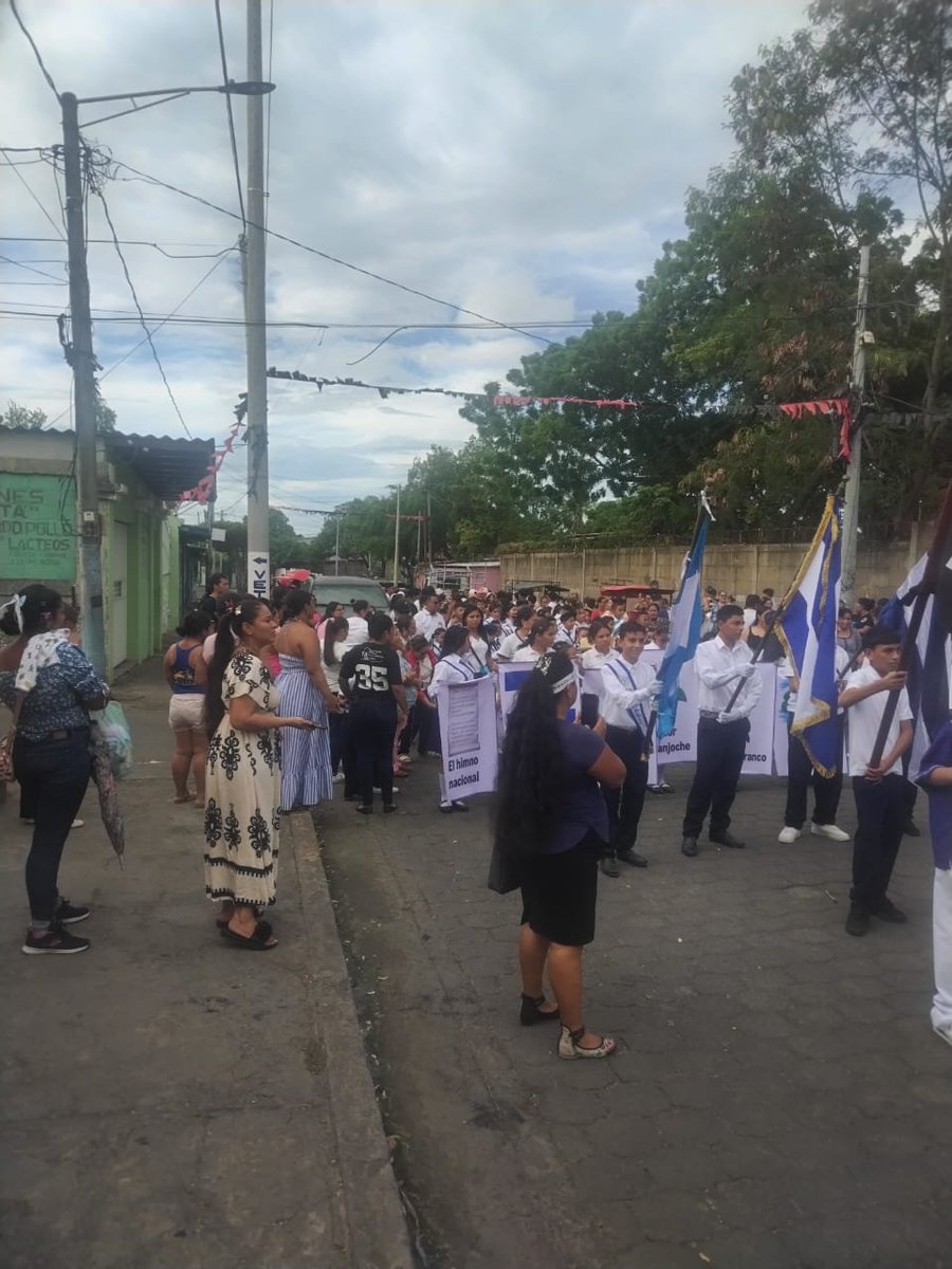 SdeFrenteD42's tweet photo. Este sábado, estudiantes del Colegio Flor de Sacuanjoche desfilaron con alegría en saludo a las Fiestas Patrias.
#Nicaragua https://t.co/Q47NQv5eLO
