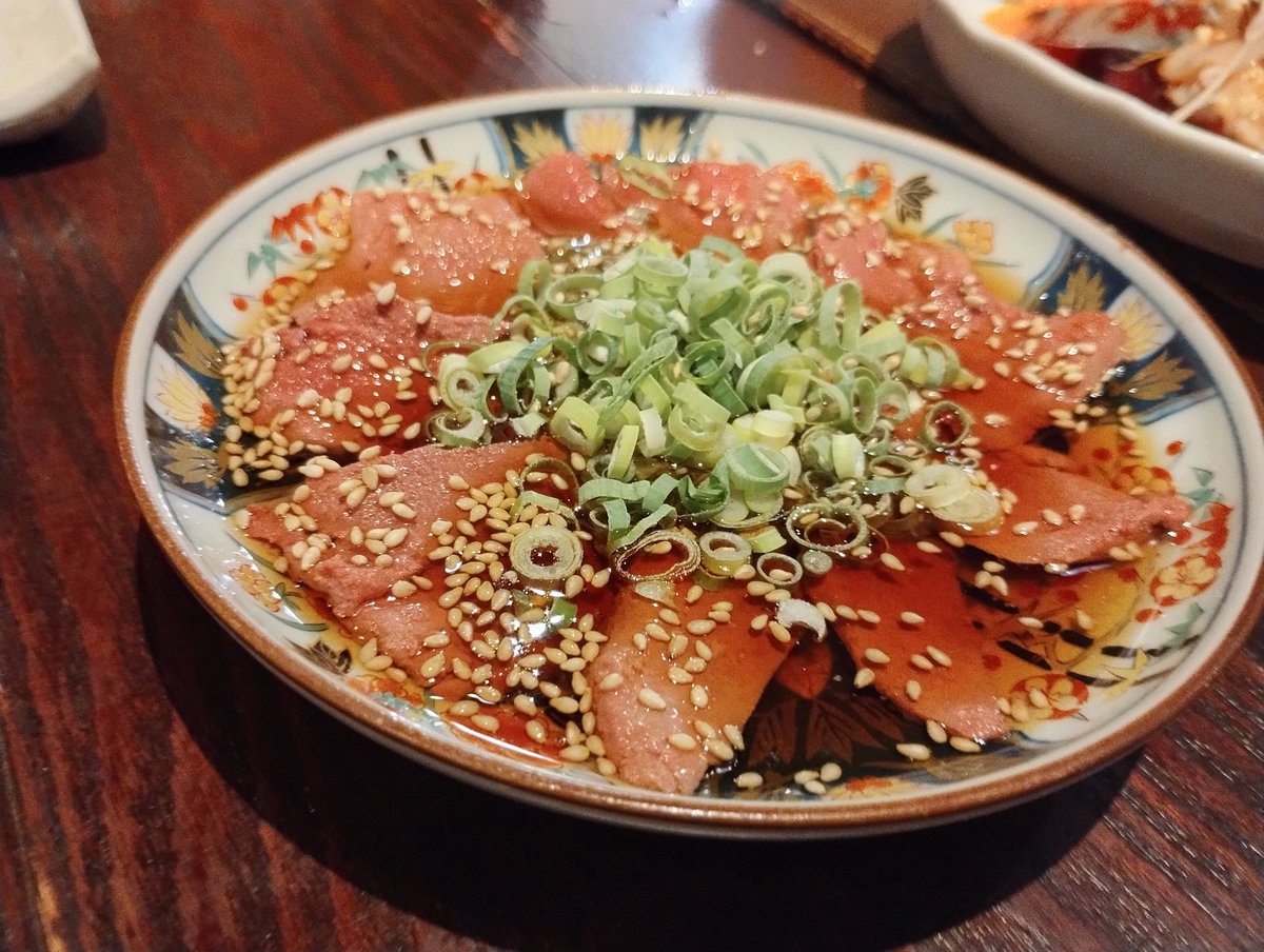 mocyatto's tweet photo. 昨夜は西荻でお肉食べてきた！「生肉」って聞いてたけど正式には低温調理だそう。
めちゃ美味しかったのでまた行きたい🤤（予約必須だが） https://t.co/SIljYJlryt