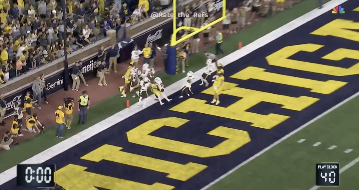DerrickEvans4WV's tweet photo. We all saw 0:00 BEFORE the ball was touched by anyone.

Then Michigan fans stormed the field after they “won” the game on the next play 🤣 https://t.co/2DkMAjqz1J