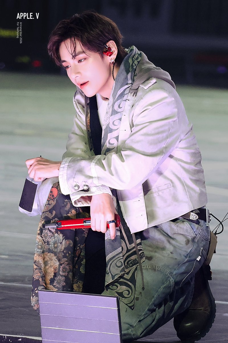 APPLE_V_KR's tweet photo. 260827 시카고 D1
화이팅🩷🐯
#TAEHYUNG #BTSV #BTS_WORLDTOUR_ARİRANG_CHICAGO https://t.co/Iz9nt0imTz