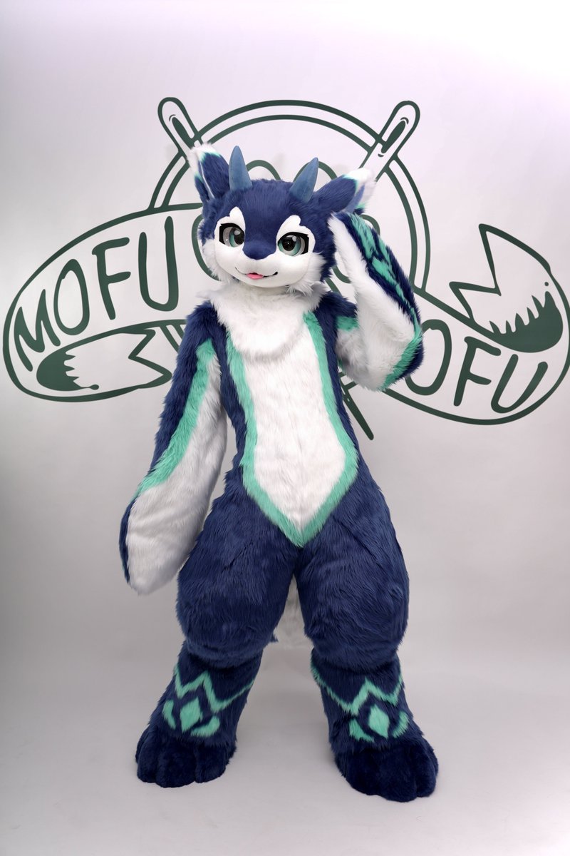 MofuMofuFursuit's tweet photo. [FP series - 琉麟］

「……咦咦？」

這裡是哪裡？你……你是？

我叫做琉麟，是一隻從海裡來的魚龍！
你看！你看！這個是我的魚鰭！

這個世界好廣闊……

你願意陪我一起冒險嗎？

我們不用知道目的地，
只要一直往前走，
一定會遇見有趣的故事。

「走吧！一起去看看這個世界！」 https://t.co/hR7qxpIeva
