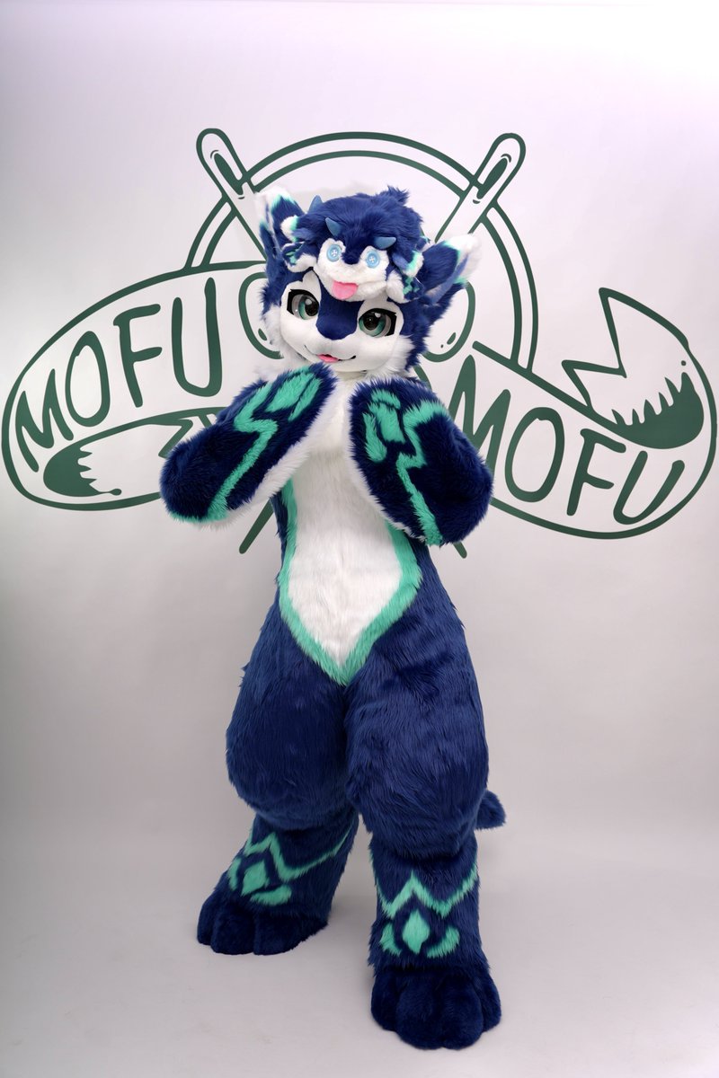 MofuMofuFursuit's tweet photo. [FP series - 琉麟］

「……咦咦？」

這裡是哪裡？你……你是？

我叫做琉麟，是一隻從海裡來的魚龍！
你看！你看！這個是我的魚鰭！

這個世界好廣闊……

你願意陪我一起冒險嗎？

我們不用知道目的地，
只要一直往前走，
一定會遇見有趣的故事。

「走吧！一起去看看這個世界！」 https://t.co/hR7qxpIeva