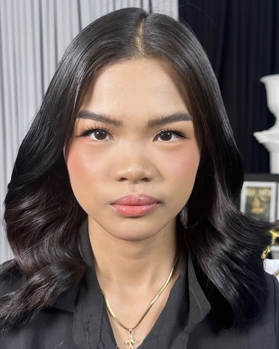 BanginDatBieber's tweet photo. Makeup by JM Yang. Hair by Marc Evalo. https://t.co/ogwwP9N5Y4