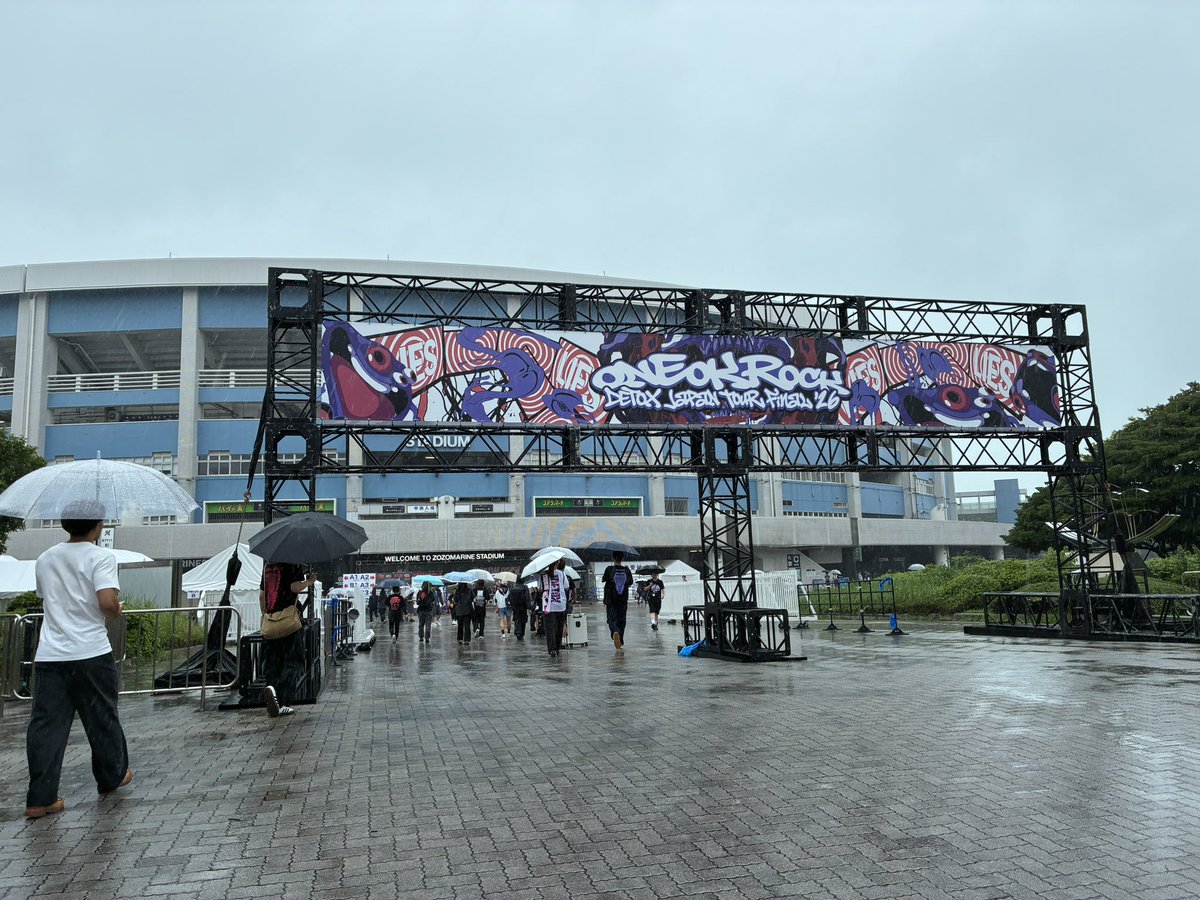 Y4UKO's tweet photo. 初ZOZOマリンなのに
めっちゃ雨
ZOZOレインやん https://t.co/QZwBrF5JjF