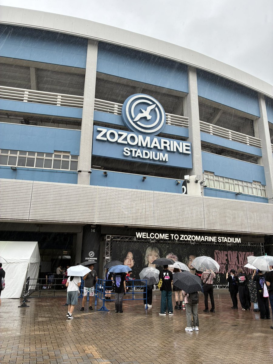 Y4UKO's tweet photo. 初ZOZOマリンなのに
めっちゃ雨
ZOZOレインやん https://t.co/QZwBrF5JjF
