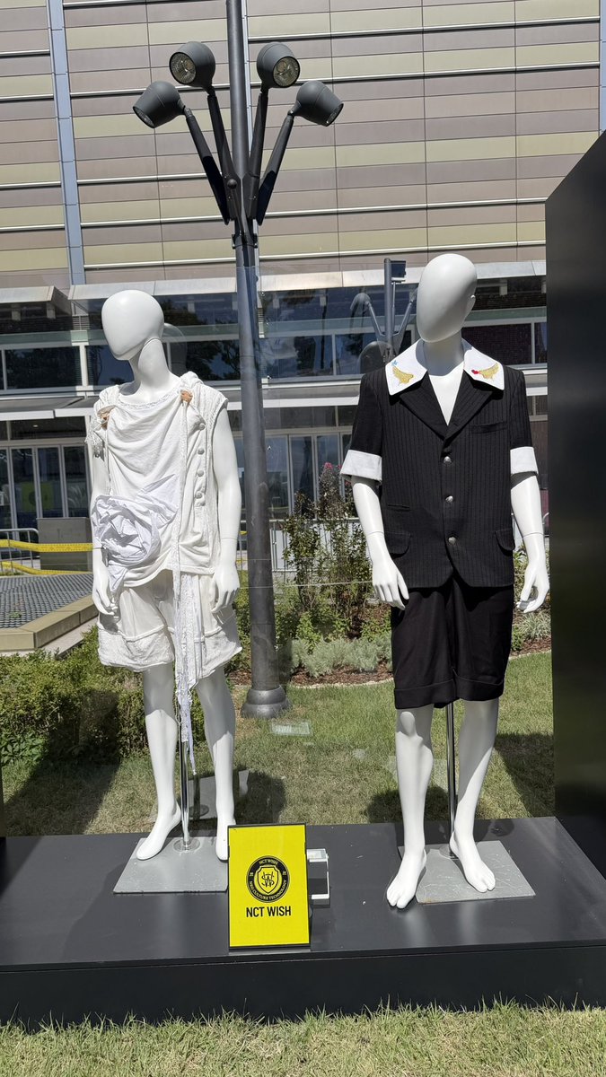 Sakuya_cw's tweet photo. 빡세다 ..
옆에 플리마켓 진행중인데 정말 치열해영 https://t.co/N6PcBfiPaH