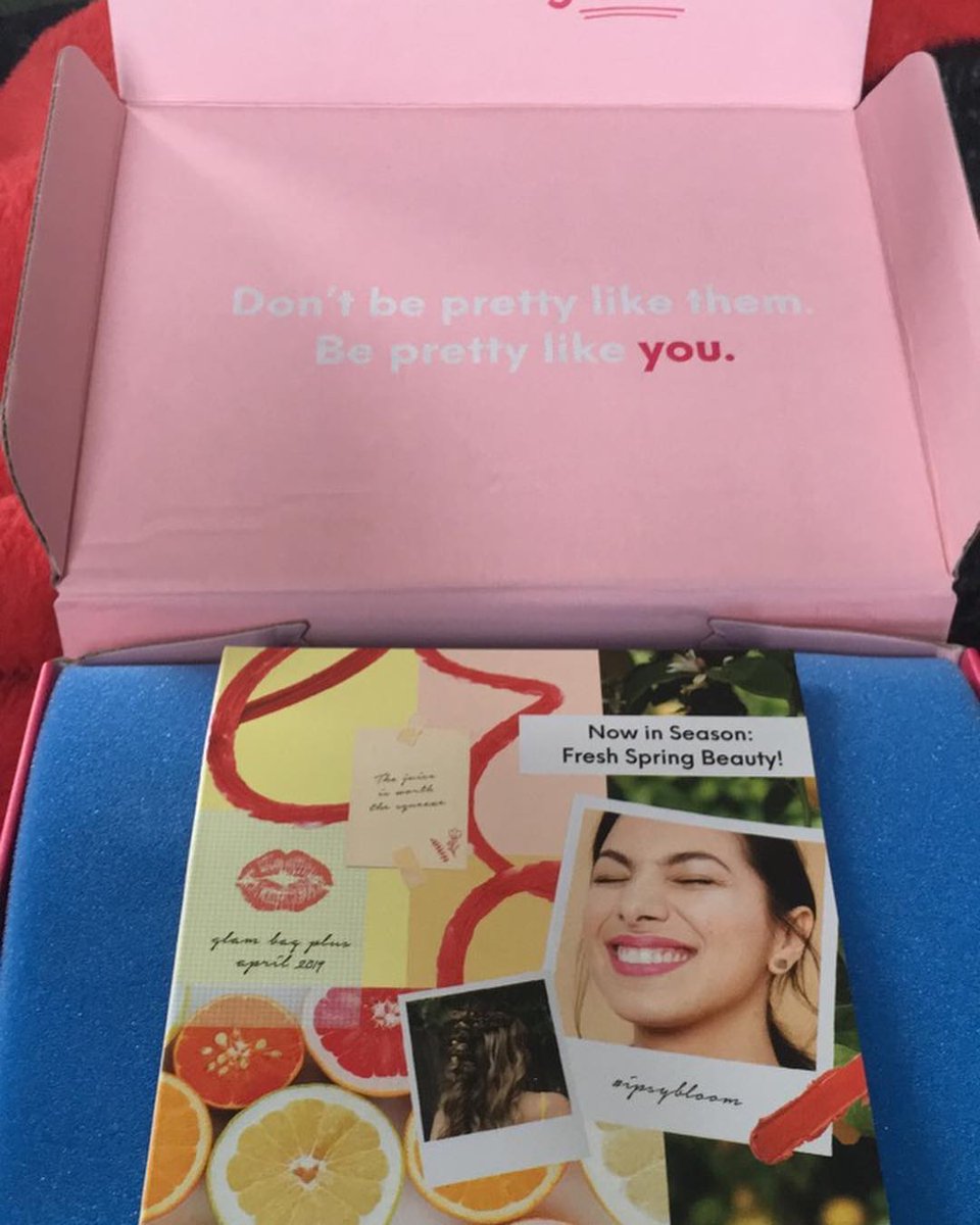 deeliesio's tweet photo. My first month receiving this, and I’m disappointed my two orders were charged but not shipped. It’s been frustrating trying to get answers. I was really looking forward to the palette and other items. Hopefully they still arrive. https://t.co/fwMizI4BGF