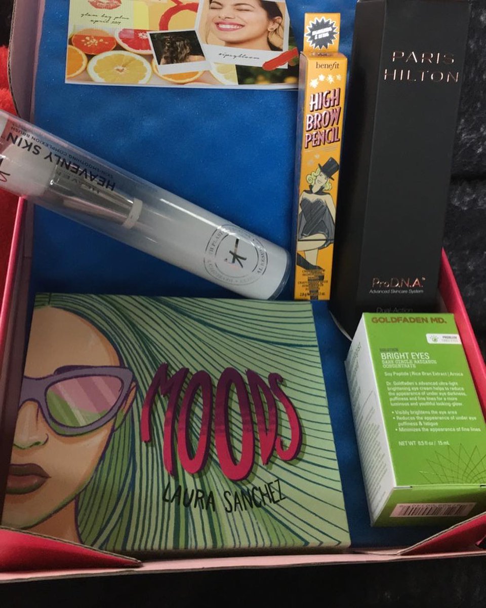 deeliesio's tweet photo. My first month receiving this, and I’m disappointed my two orders were charged but not shipped. It’s been frustrating trying to get answers. I was really looking forward to the palette and other items. Hopefully they still arrive. https://t.co/fwMizI4BGF