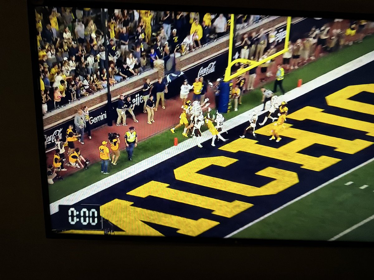 SigChiDj's tweet photo. @UofMMoments This is why…. https://t.co/Ftp9L2HTW9