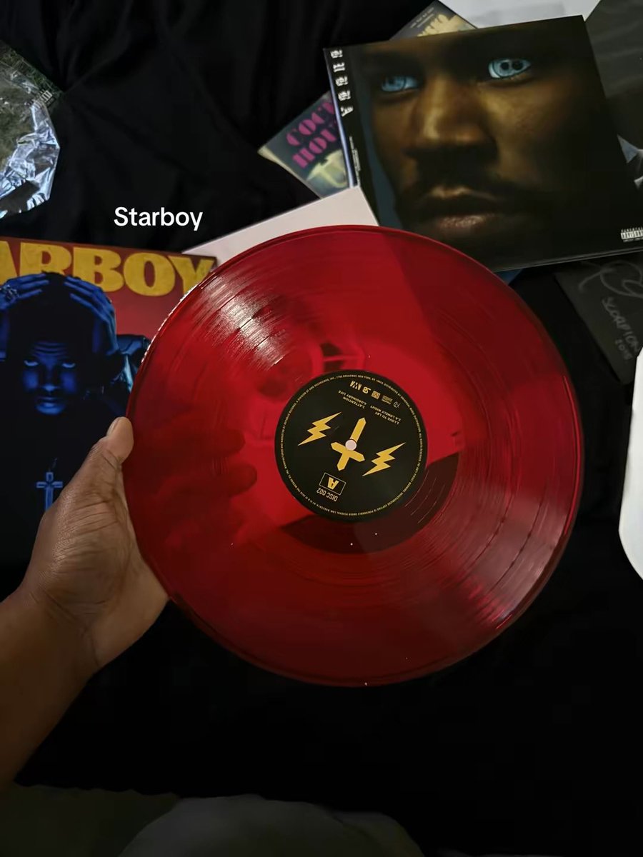 ShellzMello's tweet photo. recent record store pick ups https://t.co/1uA8zGRmhD