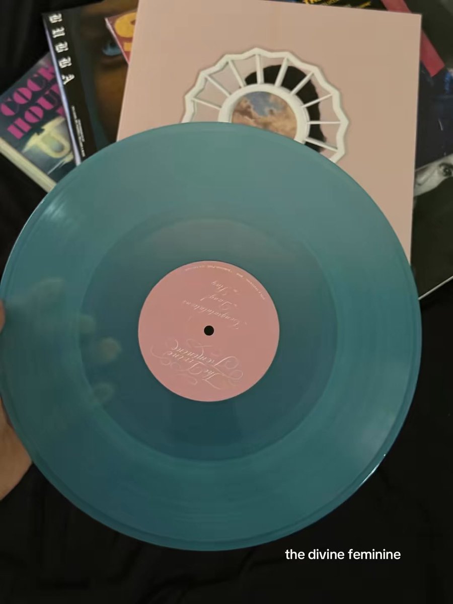 ShellzMello's tweet photo. recent record store pick ups https://t.co/1uA8zGRmhD