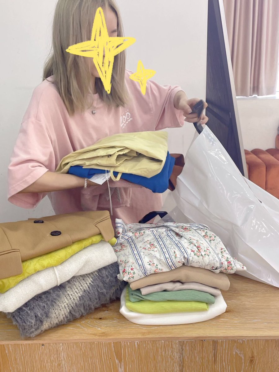 lety828791's tweet photo. Decluttered my closet this weekend – old tees that don’t fit gave 20 mins of joy u0026 freed up space for new favorite pieces  No waste, all vibe! https://t.co/W4ncxQe2P9