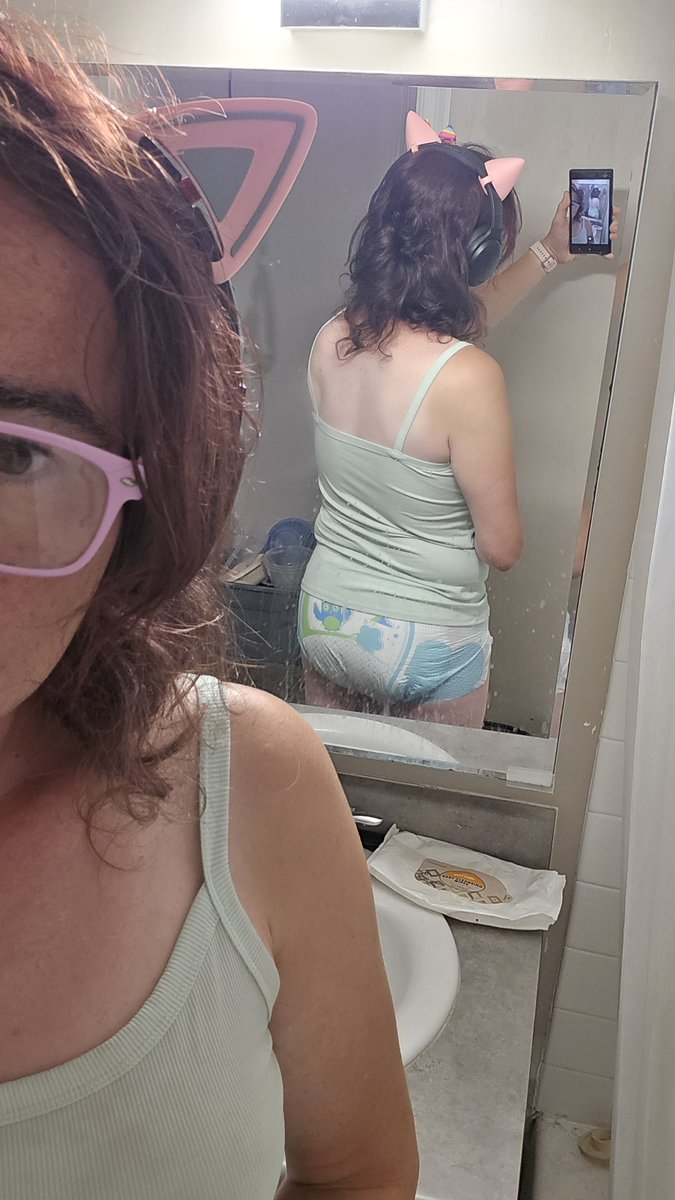 fromuwuwithluv's tweet photo. My pampered butt is adorable 😍 

#abdl #diapergirl #transgirl https://t.co/X8YJc86nPu