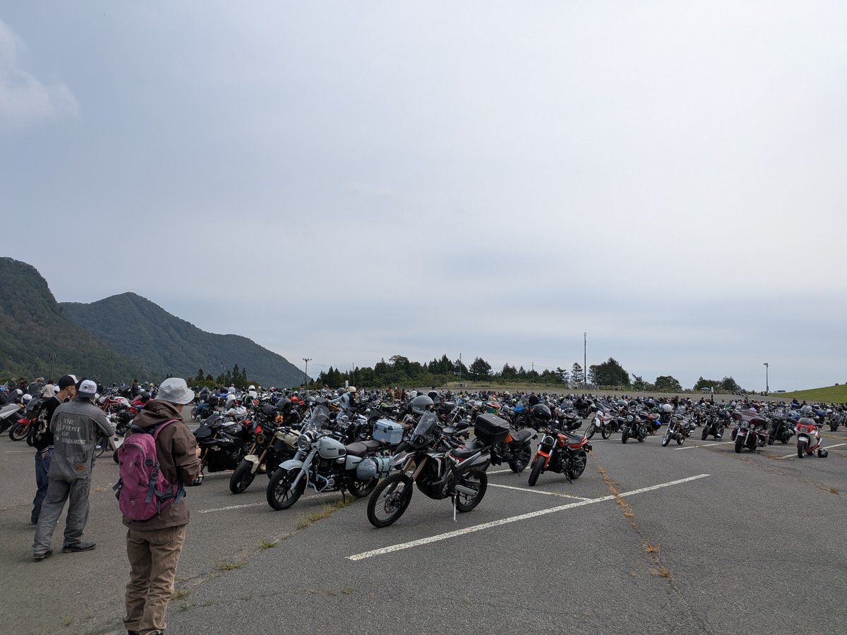 Mk2Rj's tweet photo. 東北二輪会
人多すぎて自分には厳しかったから早々に離脱した😭 https://t.co/nSh8w5gfNr