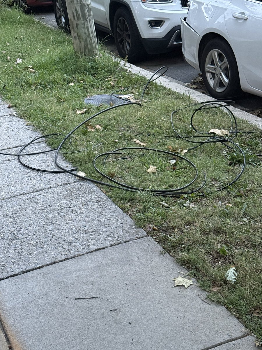 chronoman68's tweet photo. DC GOVERNMENT IS THE BEST. 3 Days later from storm https://t.co/SGHjzZPcKl