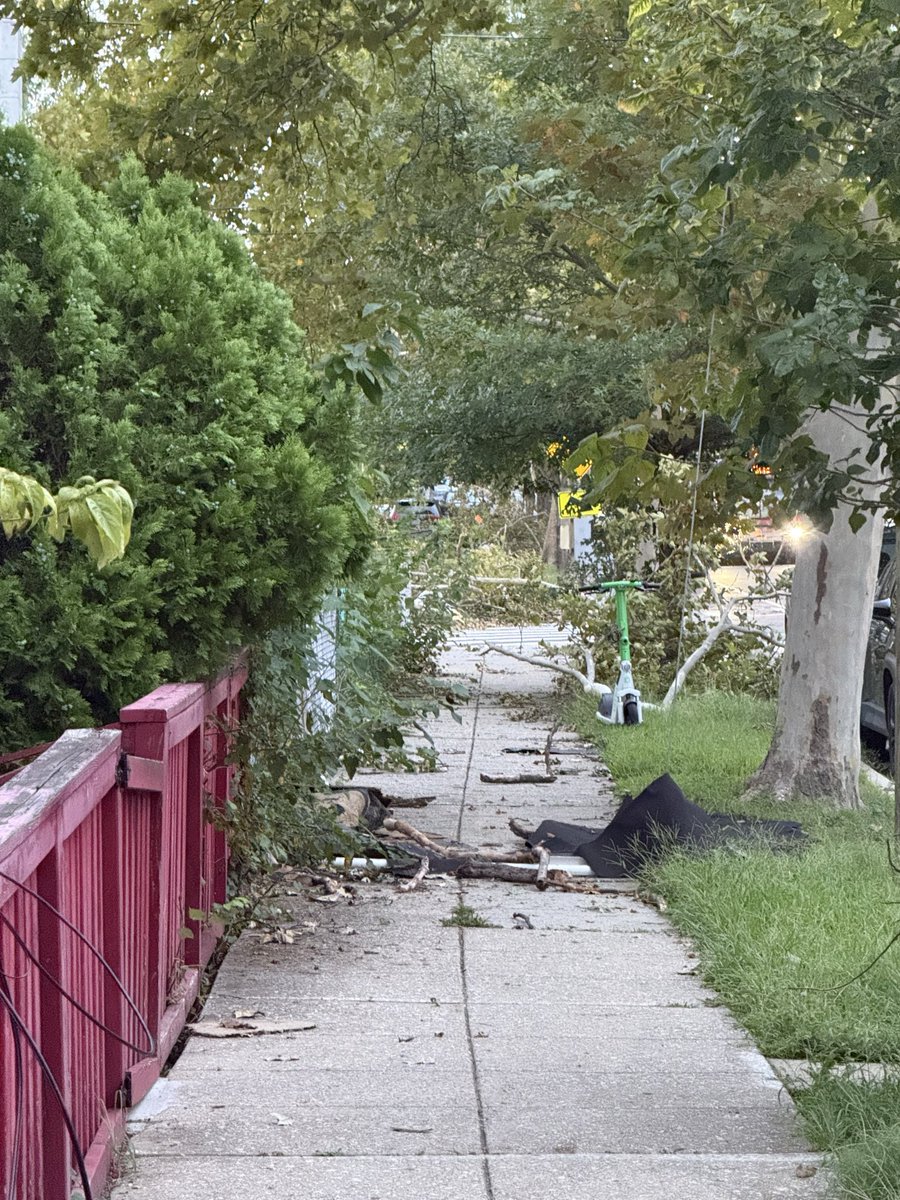 chronoman68's tweet photo. DC GOVERNMENT IS THE BEST. 3 Days later from storm https://t.co/SGHjzZPcKl