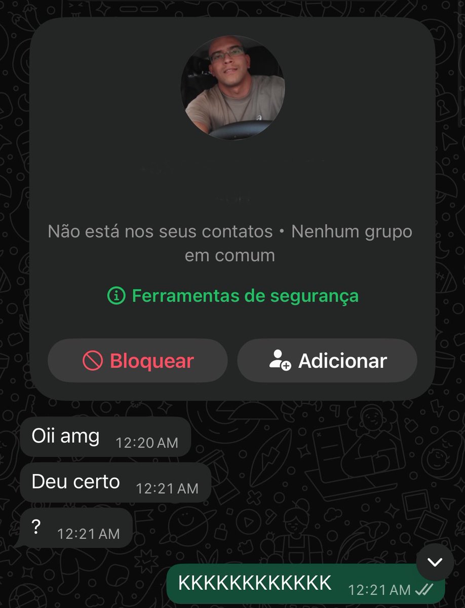 drinkmortal's tweet photo. aquelas amigas que quando o celular descarrega, ela pega de um aleatório pra falar comigo https://t.co/KmI1urwatT