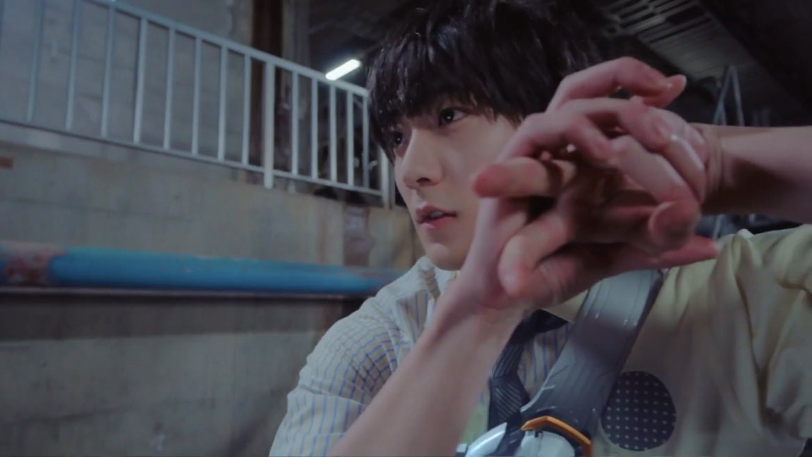 ritaka21's tweet photo. #仮面ライダーマイス
第一話面白かったぁ！
宙が思ってたよりもちょっと口悪って感じで
普通に「お前」とか言ってたり執事とお嬢様より
なんか兄妹みたいな距離感
そしてマイスのアクションもスタイリッシュで
尻尾使ってたりマウスセパレードも良かった
変身・解除はお嬢様の許可ないと無理なんかな？ https://t.co/mQSPyefCff