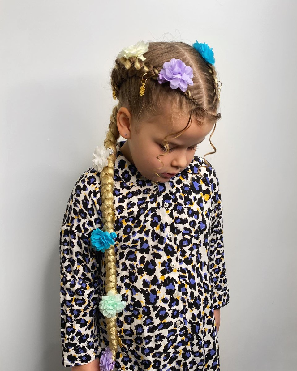 ShizukoMuinos's tweet photo. Stand out on your special day with princess braids. Hair accessories included. Location: Grandholm, Aberdeen
Service: Princess Braids
Colour: Blonde 613
Prices and booking available upon request. https://t.co/IAWXLhnM5z