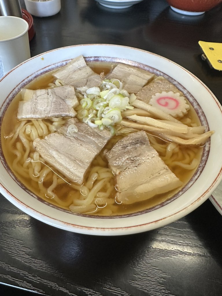 bontyanm2's tweet photo. 食堂なまえ
チャーシュー麺大盛り
チャーハン

数年ぶりの方麺🍜
昨日の昼食✨
スープは優しいながらもしっかりとした旨味が感じられる✨
麺はかなりの柔やわ麺🍜
チャーハンは…😅
ゴチっした🍜 https://t.co/1xdHD5l73X