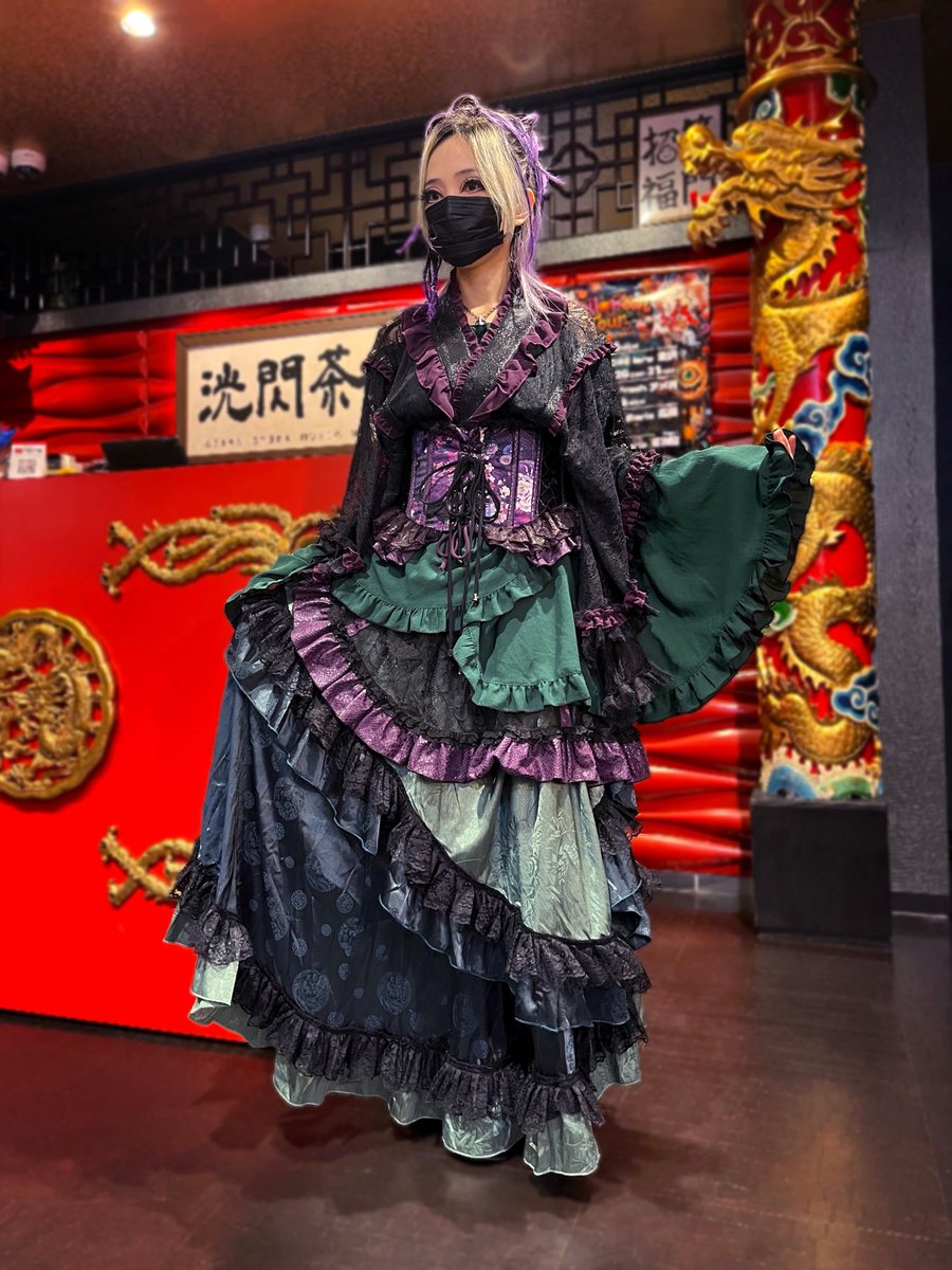AmeQ_KRKB's tweet photo. 金沢ママイベのコーデテーマが『植物』ということで！今日は緑ベースでお花イメージ🌸
HAMちゃんに絶対毒あるッ‼︎とか暴言吐かれてしょんぼりですわ( ´･ω･`)ﾝﾓｰ

アメ村でも植物テーマ🌿
本日も2人でお待ちしておりますよ〜⸜(๑‘ᵕ‘๑)⸝* https://t.co/0WKE33vq1D