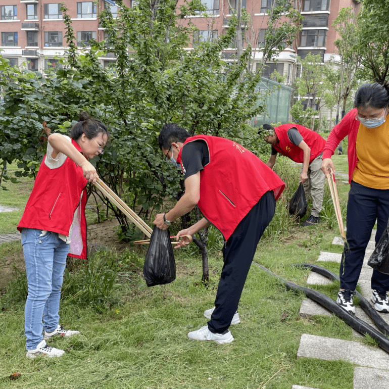 kewryedeus's tweet photo. Join our neighborhood clean-up this Sat 9am at Central Park! Bring gloves u0026 water—let’s spruce up our community together! All welcome! https://t.co/RHNPVO6V18