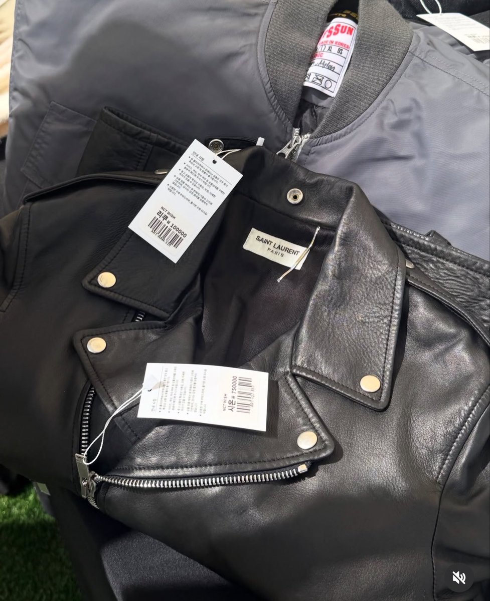ohsionstyle's tweet photo. Sionie donated his leather jacket to the NCT flea market!

From ($5.404 / Rp90.969.500) to ($557 / Rp9.820.355) https://t.co/ekoiClDaLV