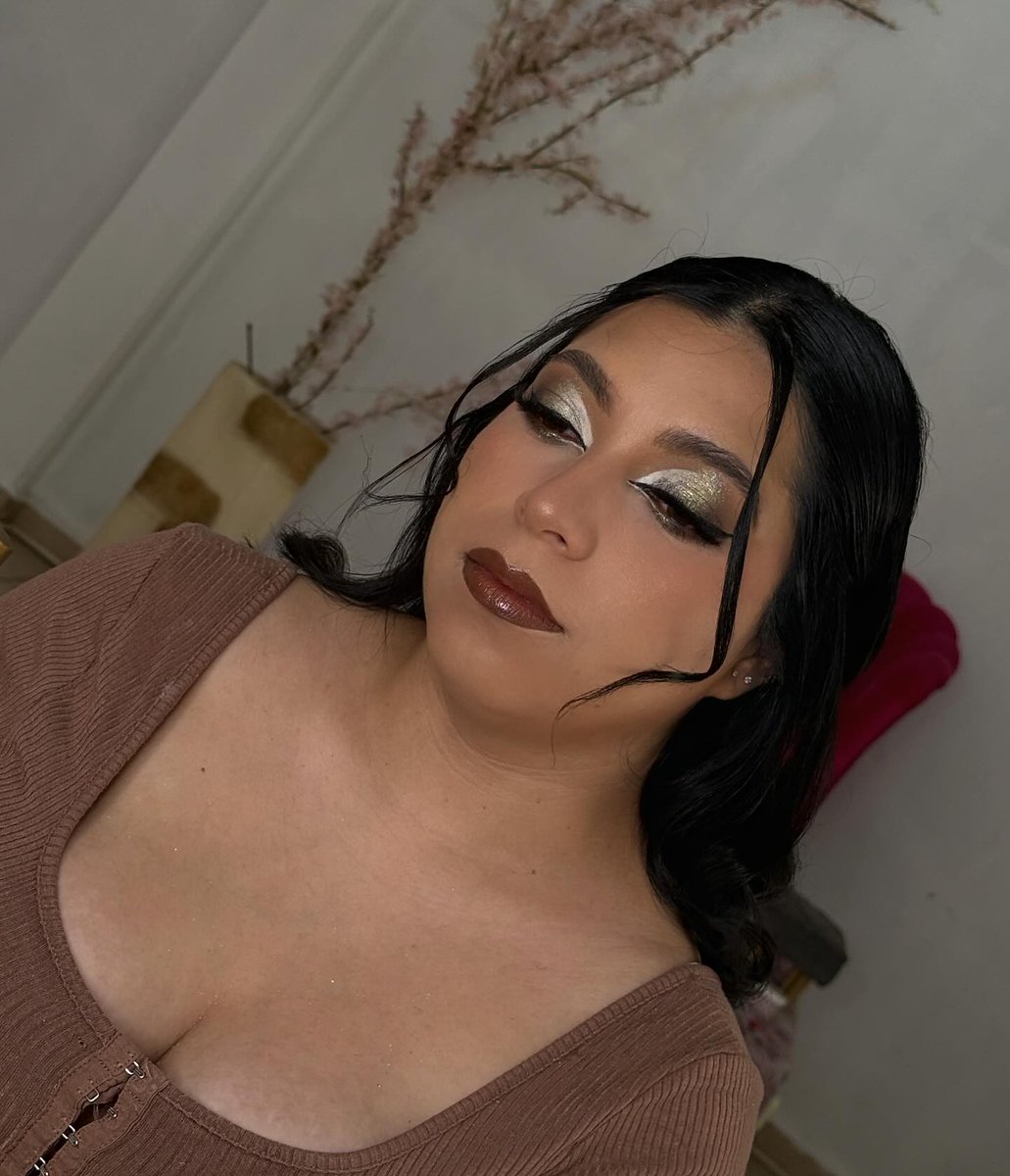 ClarissaDeind4's tweet photo. Maquillaje glam para brillar en cualquier ocasión. https://t.co/UZhTRfszHC