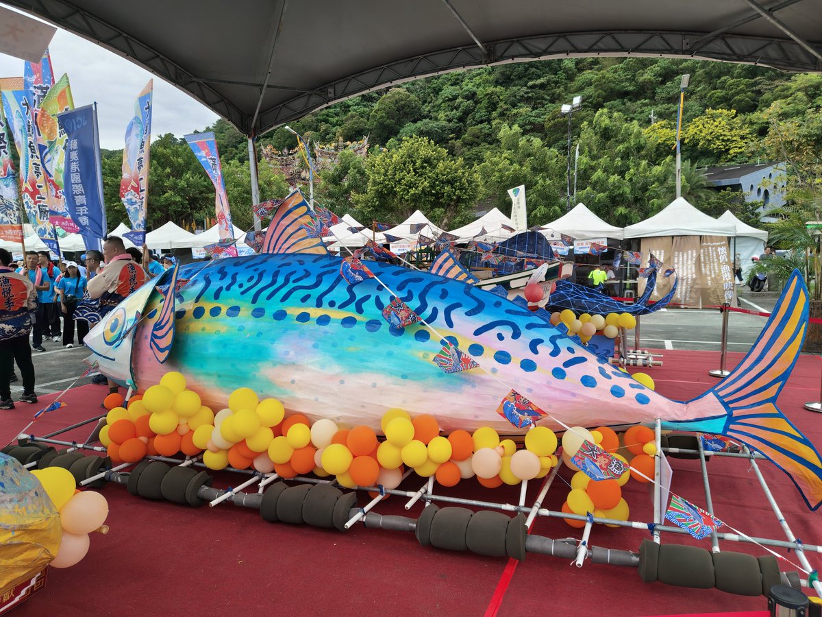 tyo7615's tweet photo. 南方澳大鯖魚盛典で鯖の炭焼き50元にかぶりつく。美味。 https://t.co/WS3SANMrA2