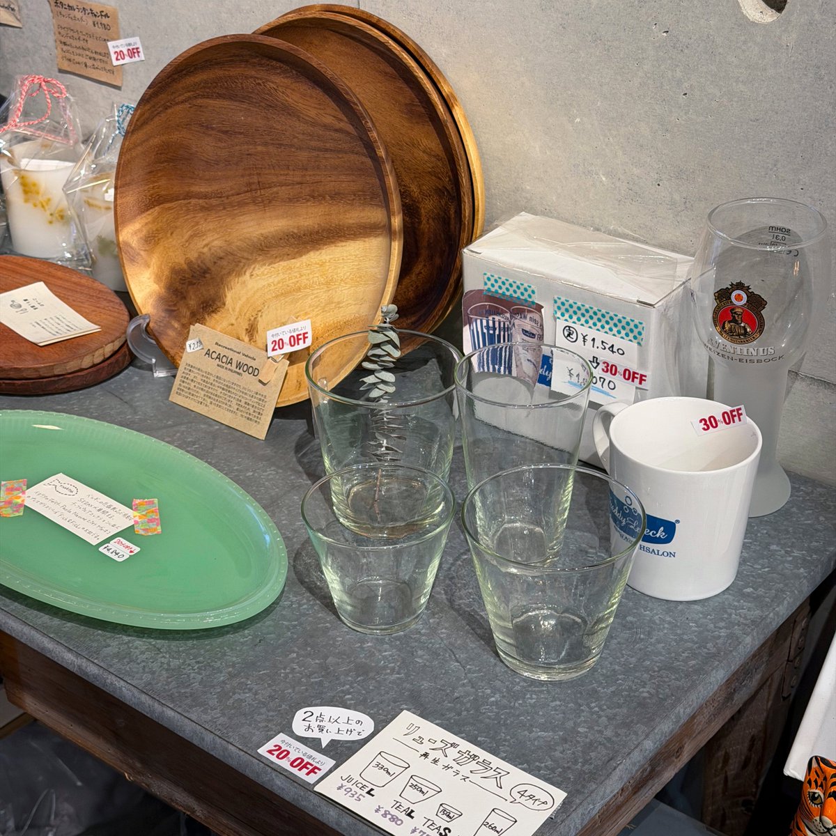 pricepackets's tweet photo. 9月はセール品の棚を作りました。
ちょこちょこ入れ替えます。
ご近所の方はちょっと覗いてみてくださいね。

#中野坂上雑貨屋 #中野坂上雑貨 #ぷらぱけ #pricepackets #中野坂上 #リューズガラス #リサイクルガラス https://t.co/MiTsHAjoNs