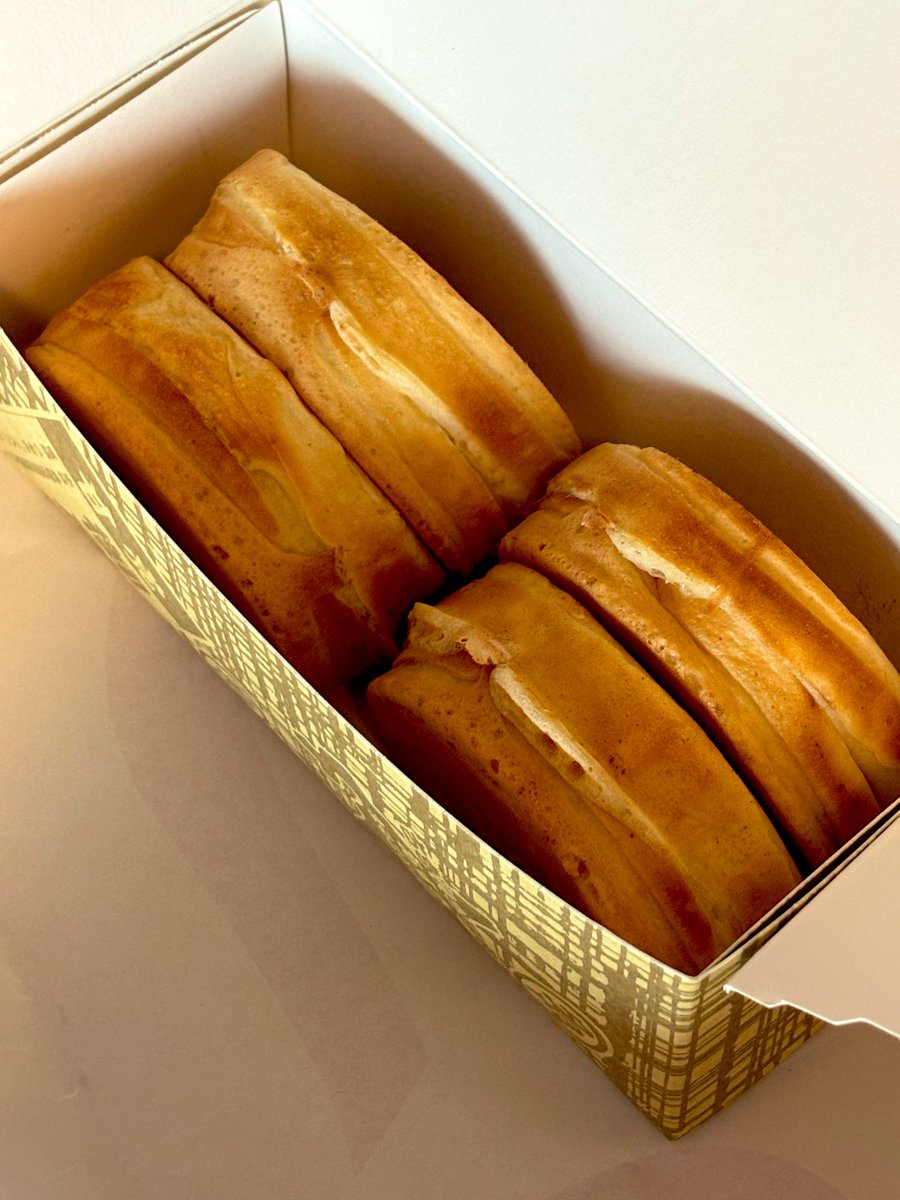 yousei_group's tweet photo. 御座候の前を通ると買わずにはいられない不治の病を患っています。いまだに一個110円(税込)って、慈善事業かな？ https://t.co/Q7GQQwNJDF