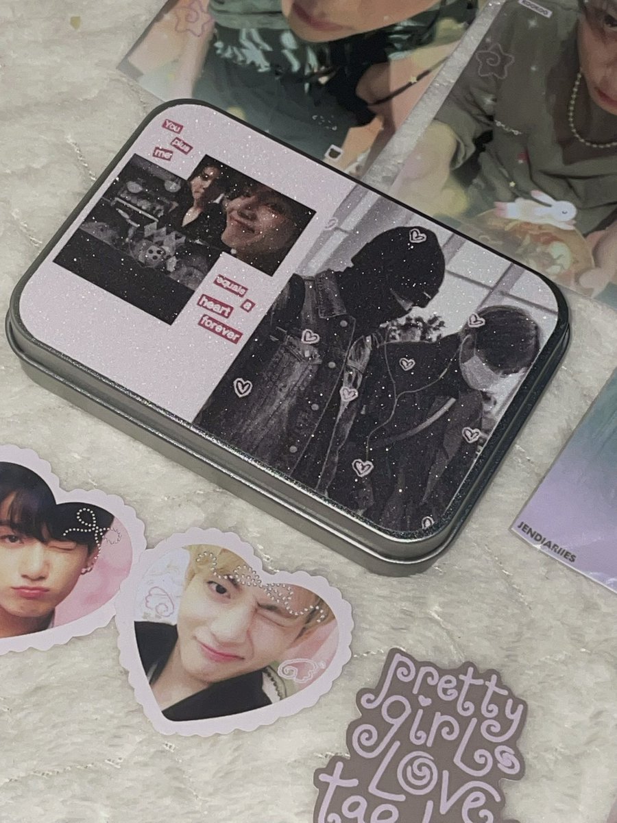 yoonginnah's tweet photo. 💌 - 恋便りㅤ(𝗄𝗈𝗂 𝖽𝖺𝗒𝗈𝗋𝗂)ㅤ: ㅤ𝖿𝗈𝗋𝗆𝗌 𝗈𝖿──𝗅𝗈𝗏𝖾. #fromjen

omigosh, finally it arrived naa! 🥹 been waiting for this tincase and pins for so long! the stickers are sooo pretty too, i love loveee it so much! thank you for this beautiful coll, @jendiariies ! ♡ https://t.co/BUMcvAOCsB