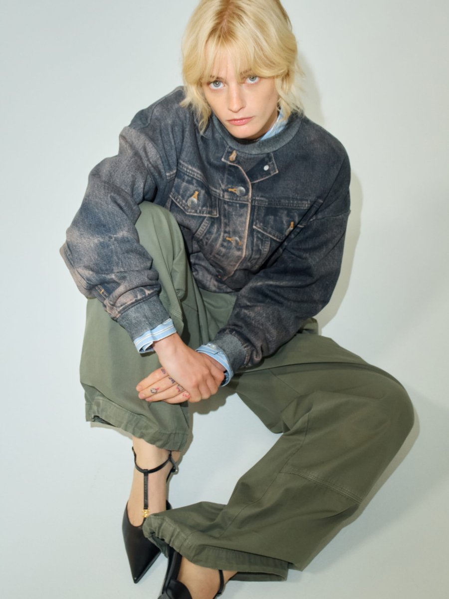 Gap_JP's tweet photo. THE BTS ROLL. For GapStudio.​
フォールコレクションの撮影セットで捉えた、エスター・マクレガーとアルトン・メイソンのオフショット。​

詳しくはこちら：
https://t.co/CnQg3cSMbw https://t.co/g8wZTefLLF