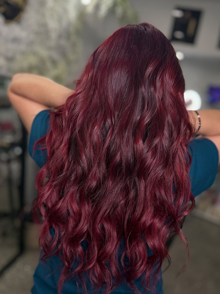 RubyLaabsq7w's tweet photo. Red hair, bold presence. https://t.co/AwD3ONLn4I