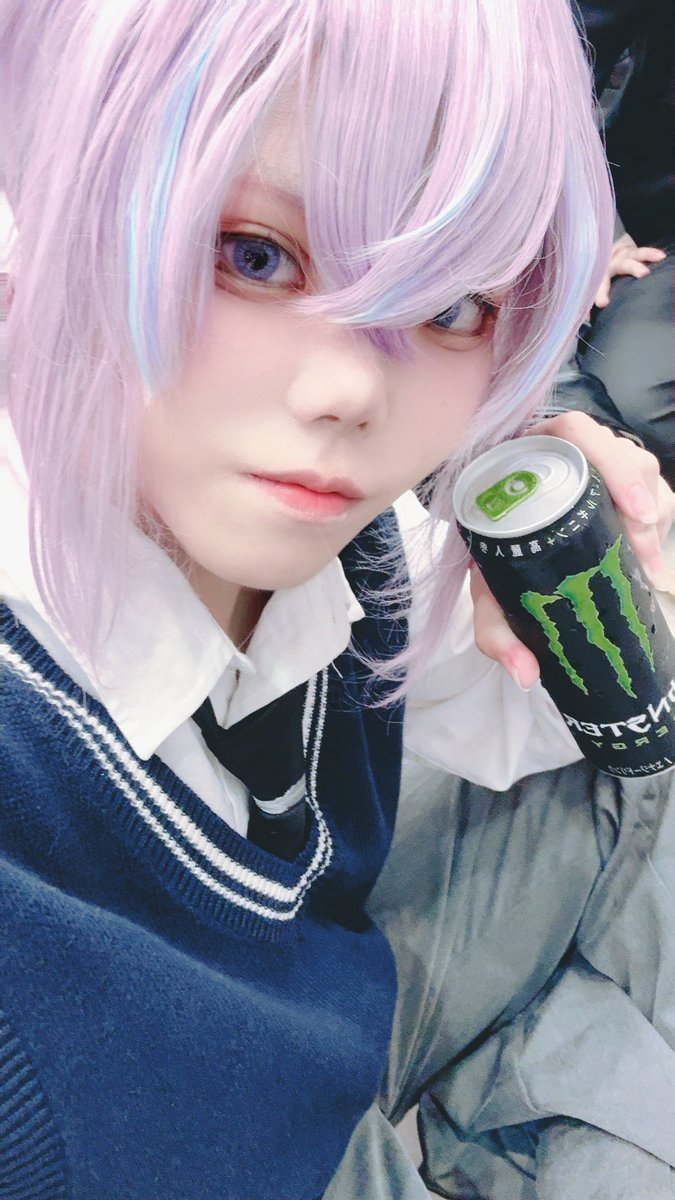 RuWooSN's tweet photo. ⚠︎︎ cosplay
そくほ！  ホールBでご飯たべてます🎶 これは🥂✨のモンスター https://t.co/ZTvEbheMTv