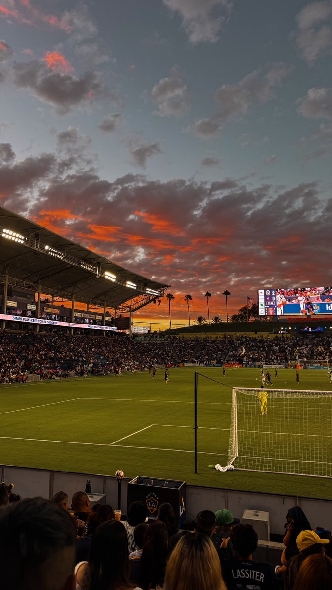 LAGalaxy310's tweet photo. DHSP showing off tonight ❤️🏠 https://t.co/VAW4bZvpJT