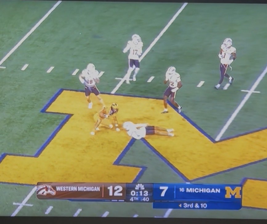 Psully333's tweet photo. @CargoShortLife @stoolpresidente Getting up from the catch. They ran this to 11 seconds https://t.co/2NTwGQRAqu