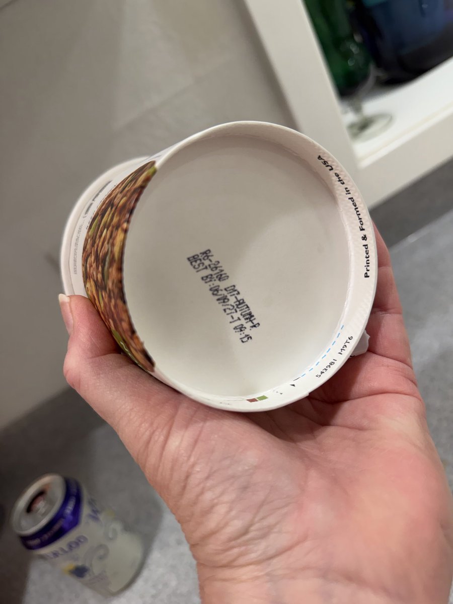 Tinyiceparticle's tweet photo. @poisonedbyDH @DlyHarvest  Bad Mold! Refund?! https://t.co/4CcrDYLTgY