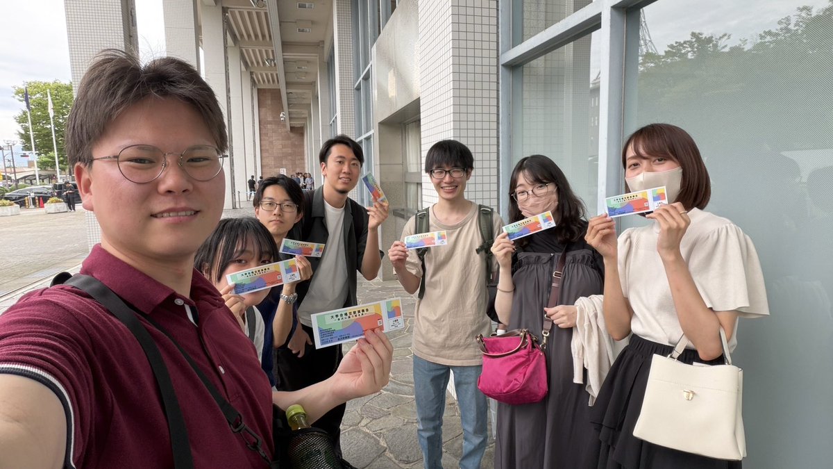 kobunkonsei's tweet photo. 本日は大学合唱交歓演奏会を聴きに有志で金沢歌劇座まで来ました✨✨
もうすぐ開場！楽しみです😊🙌 https://t.co/YXZIWKMBmh