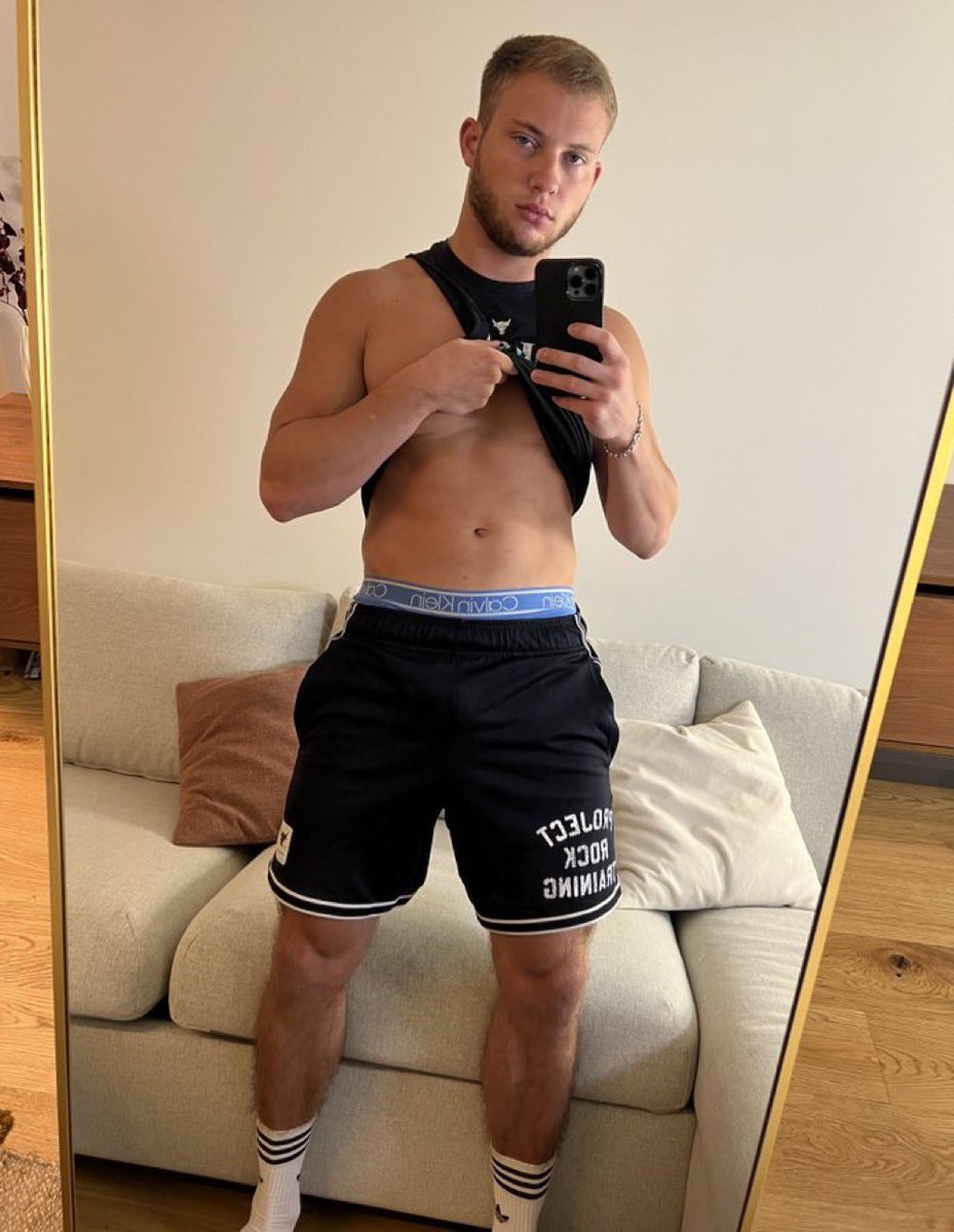 ALPHAJONYY's tweet photo. Admiration is easy but submission takes commitment Which one are you 
 #Findom #FinancialDomination #Submissive #PayPig #Master #Obey https://t.co/wFrNVNvp5n