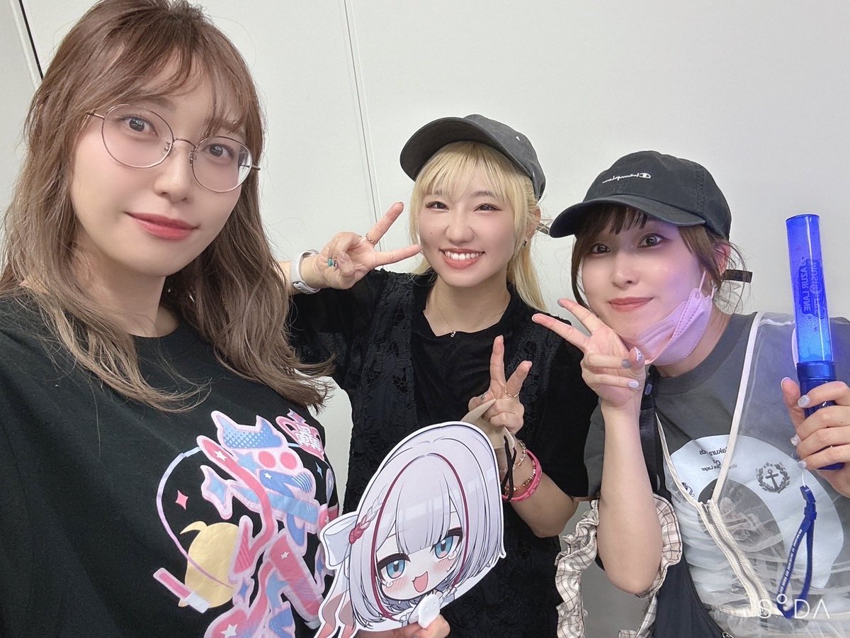 Oishi8Happy's tweet photo. 今日も気になるプログラムがいっぱい…！

昨日は桜ちゃん、吉岡さんというファンのお姉さんの集いで、皆で一緒にライブを楽しみましたー！！！
ほんとに最高だった✨

今日のライブも絶対楽しいはずなので！
会場で聞けない人はぜひオンラインチケットの購入後をオススメします🫶
#アズレンMUSI9FES https://t.co/BSdVWyw9RK