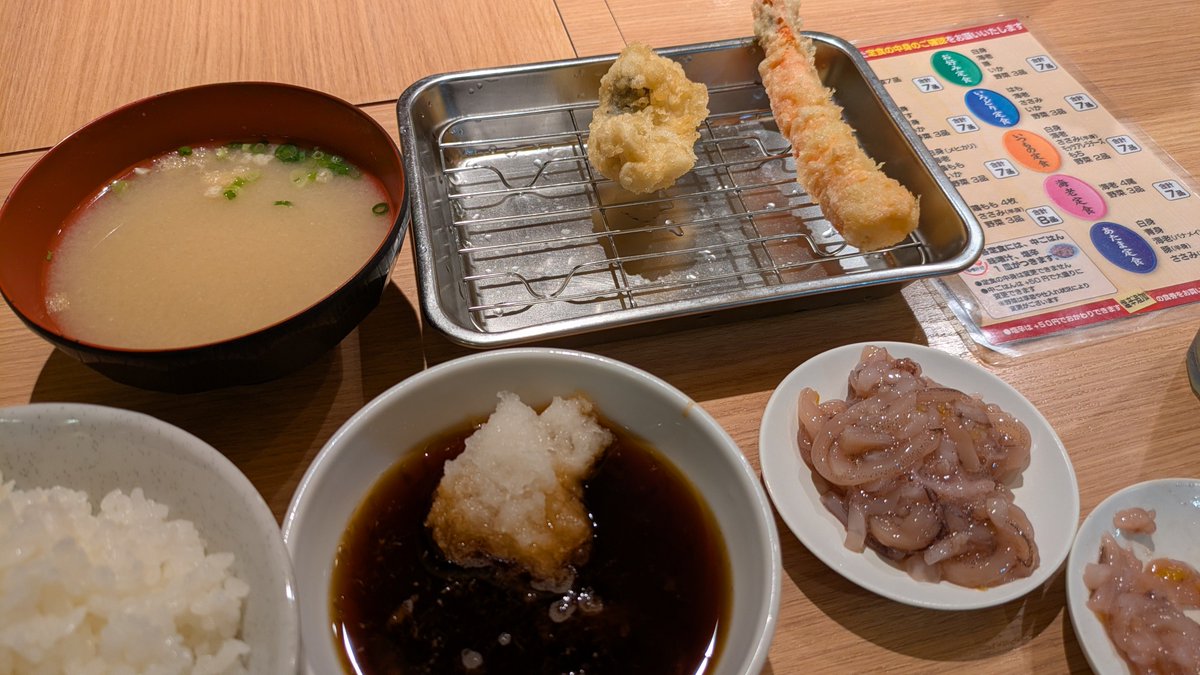 Spw0048's tweet photo. 天神で1時間40分並んで天ぷら食べた🍤 https://t.co/na1NSZqCOC