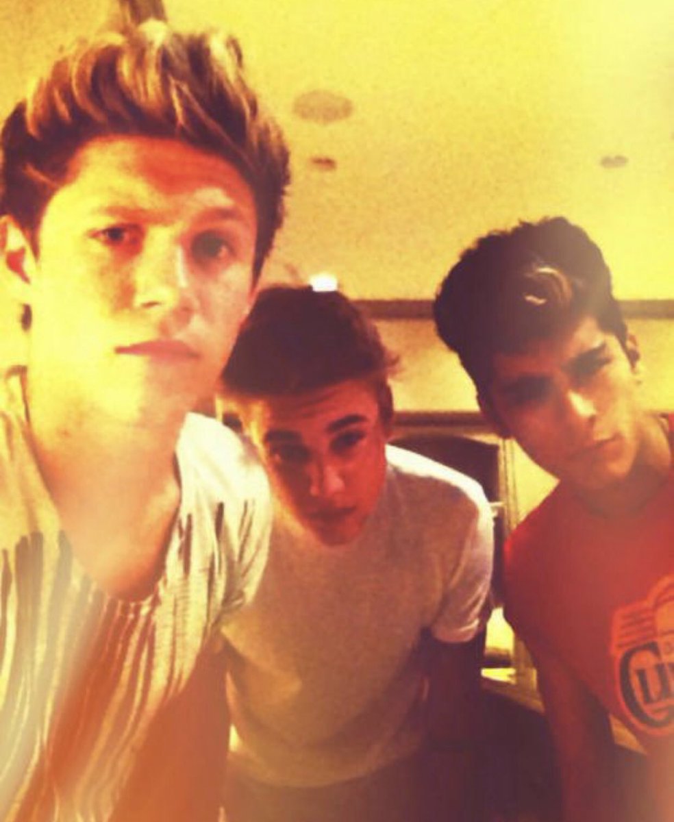 BiebCrave's tweet photo. 14 years ago, Justin Bieber, Zayn and Niall Horan cooked together at Justin’s house. https://t.co/Jst8jjst0w