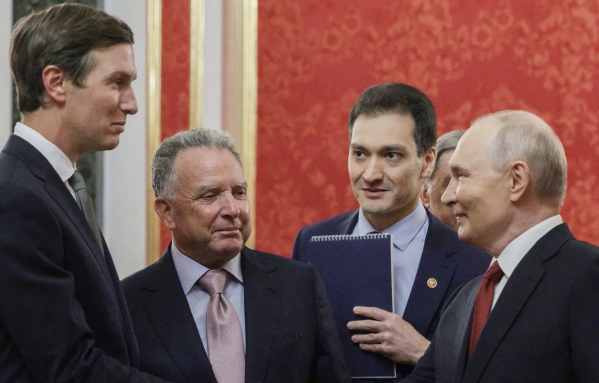 CBSMuse's tweet photo. What is this Interview with a vampire 🧛🦇

WTF is this freak fella #JaredKushner 

Looks like the walking dead

1st rule of meeting #Putin ?  Take the stick out of ur ass.
Rule 2.  Dont freak people out with your vampire stare https://t.co/usPkWPliwc