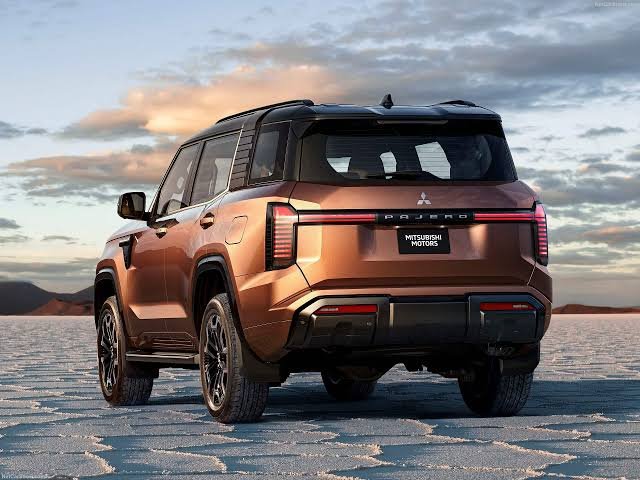 AbdullahBuSaif's tweet photo. #Mitsubishi #Pajero 2027

ميتسوبيشي باجيرو 2027

الجديدة كلياً

الشكل السابق نزل 2007 🙆🏻‍♂️ و هذا الجيل الجديد

شكله حلو بصراحه نيسان باترول مصغر https://t.co/OoBvHys8Nw