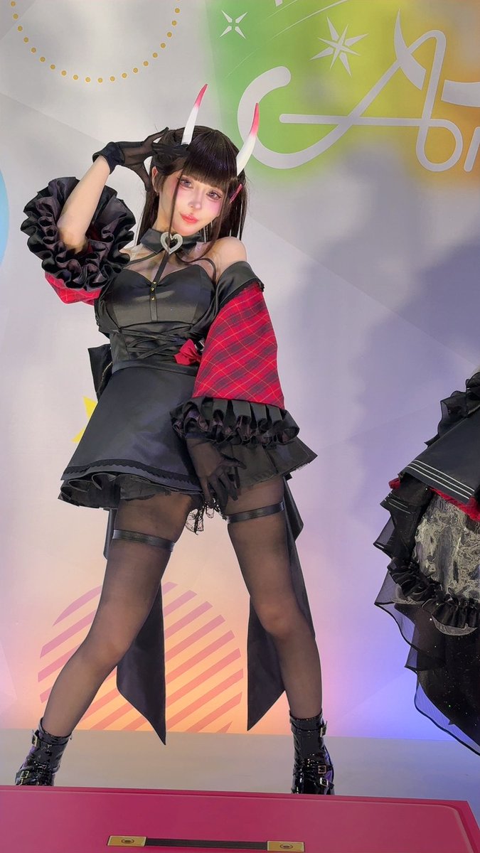 ma04ru's tweet photo. 能代(μ兵装)
楪くれはさん(@_vouyu_
2日目もめっちゃ可愛い！お顔も衣装も素敵なんですがストッキング越しの美脚が神すぎる😇
#アズレンMUSI9FES https://t.co/rJWhB2jVjv