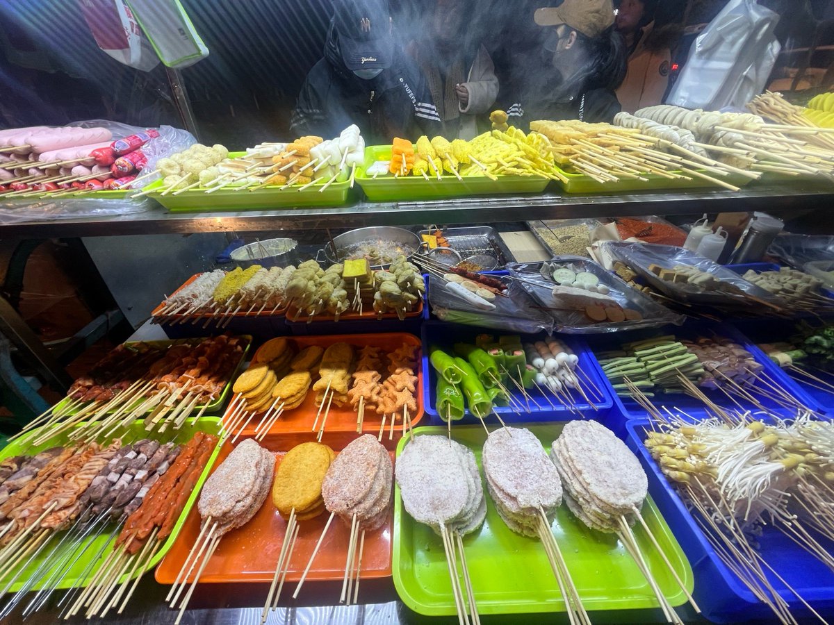 eneserzurumlu1's tweet photo. Craving late-night munchies This crispy fried skewer with spicy cumin is a street food vibe you can’t resist! https://t.co/scuUC2wIcS