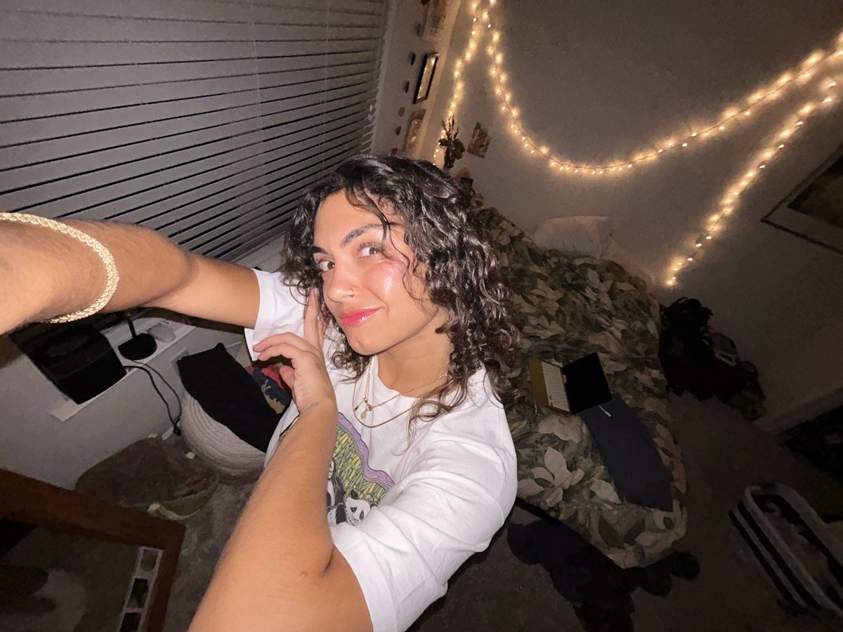 smallkalesalad's tweet photo. #InMyRoom https://t.co/aixw6r5mxV
